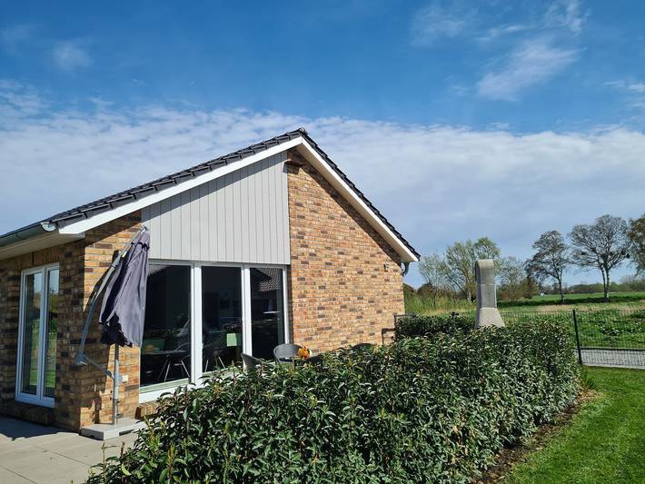 Ferienhaus für 4 Personen, mit Terrasse und Garten in Jade