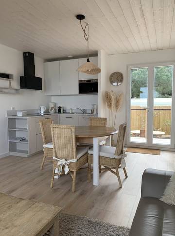 Gîte pour 4 personnes, avec terrasse et jardin à Barbâtre