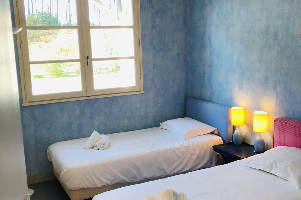 Family villa ideally located between the Bassin and the Ocean in Le Canon, Lège-Cap-Ferret