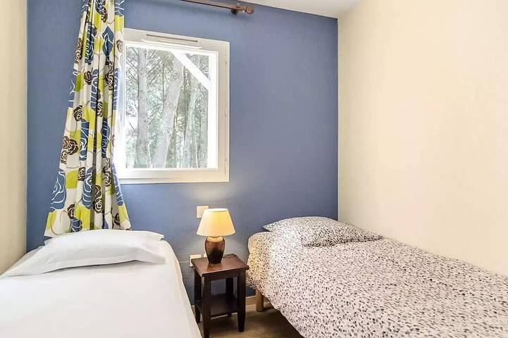 Gîte pour 4 personnes, avec piscine dans Golf De Pinsolle - 2