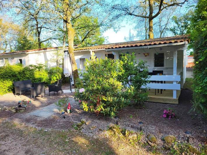 Location de vacances pour 4 personnes, avec terrasse et jardin à Champs-Romain - 2
