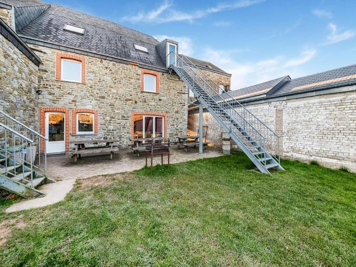 Vakantiehuis voor 20 personen, with tuin and sauna as well as whirlpool in Nassogne