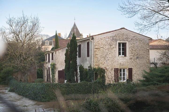 Location de vacances pour 15 personnes, avec Terrasse ainsi que Jardin et Vue à Moutiers-sur-le-Lay