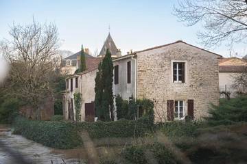 Gîte pour 15 personnes, avec vue et jardin, animaux acceptés à Moutiers-sur-le-Lay