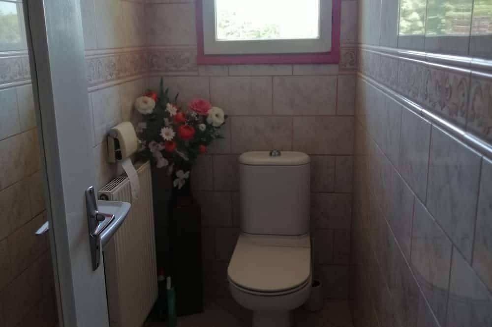 Chambre lumineuse et reposante dans un cadre idyllique  vacanciers  etudiants .. in Dommartin, Lyon et ses environs