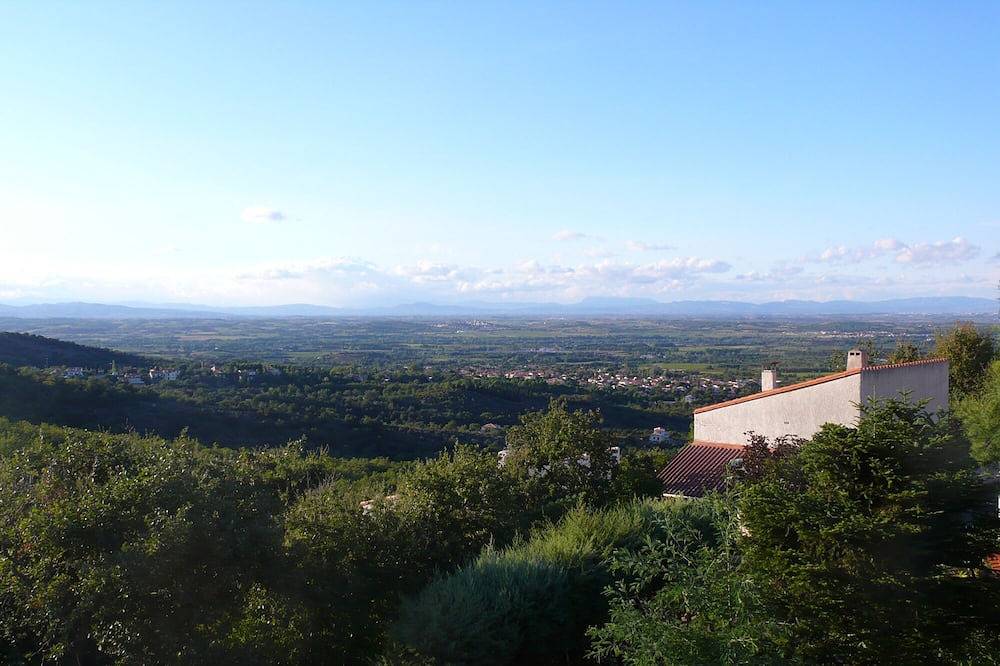 Appartement entier, Above the vineyards on the forest slope: cozy apartment with a dream view in Laroque-des-Albères, Côte méditerranéenne (France)