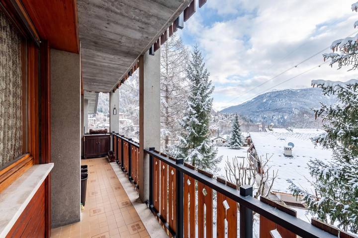 Apartamento entero, Apartamento de vacaciones para 7 personas con piscina para niños in Dolonne, Courmayeur