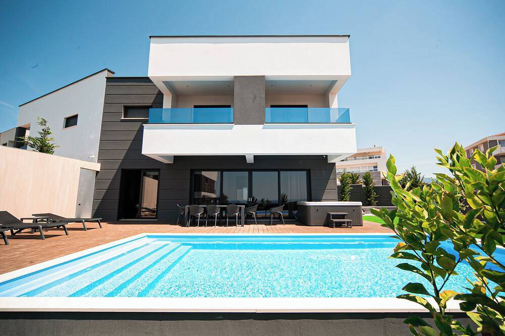 4-bedroom villa in fabulous Novalja with Wifi, fitness room, Ac in Novalja, Pag