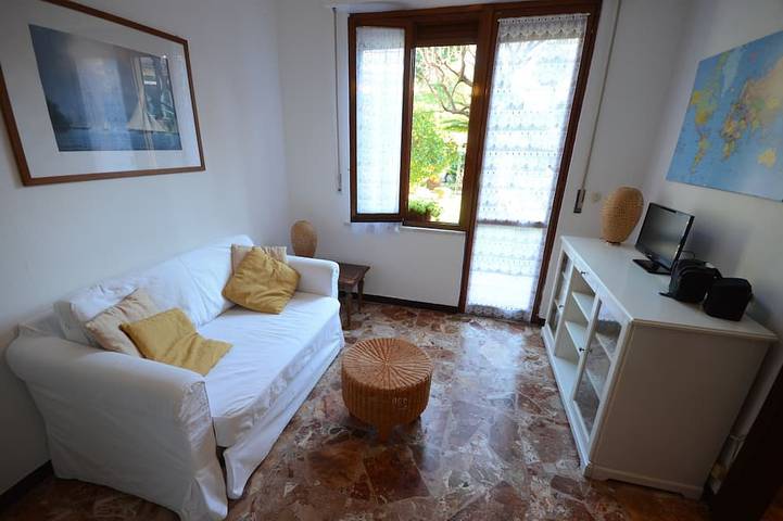 Haus im Grünen, nur 100 Meter vom Meer entfernt in Genua (Stadt), Genua