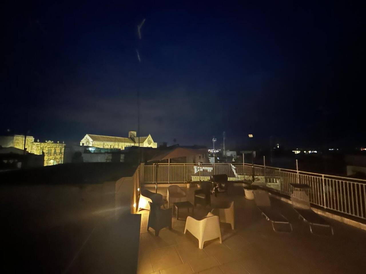 Ganze Wohnung, Chalet 'Weißes Haus' mit Wasserblick in Bitonto, Bari Provinz