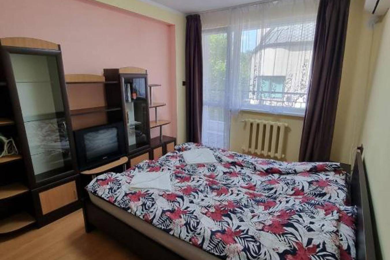 Appartamento intero, 2Bed Apartment Sleeps 6 - Wifi & On-Site Parking in Sofia, Bulgaria