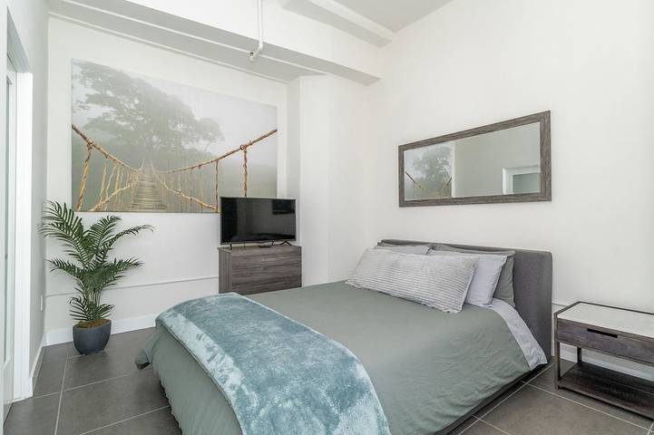 Loft for 4 people, with terrace and hot tub as well as pool in Los Angeles