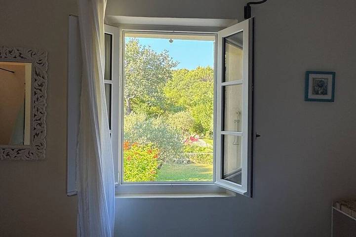 Cascade Room, private bathroom, pool, at the foot of Mont Ventoux in Saint-Didier, Parc naturel régional du Mont-Ventoux