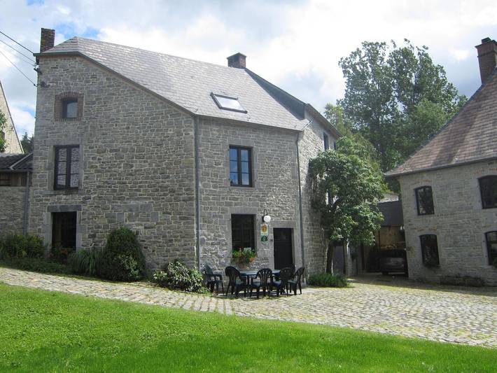 Location de vacances pour 6 personnes, avec jardin dans Treignes