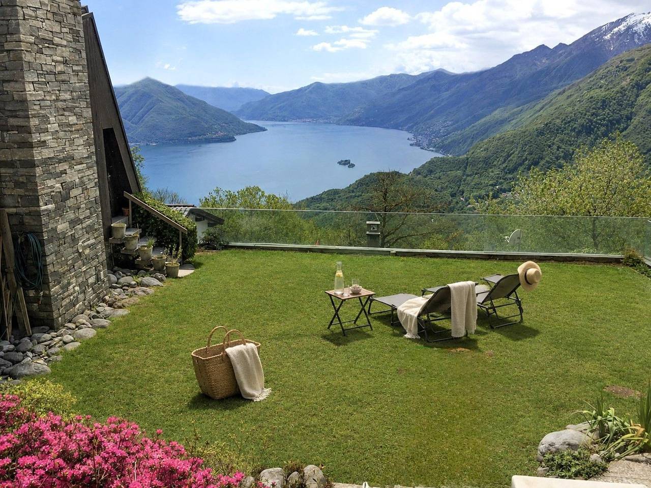 Ferienvilla hoch über dem Lago Maggiore mit einzigartigem Panorama in Monte Brè sopra Locarno, Locarno