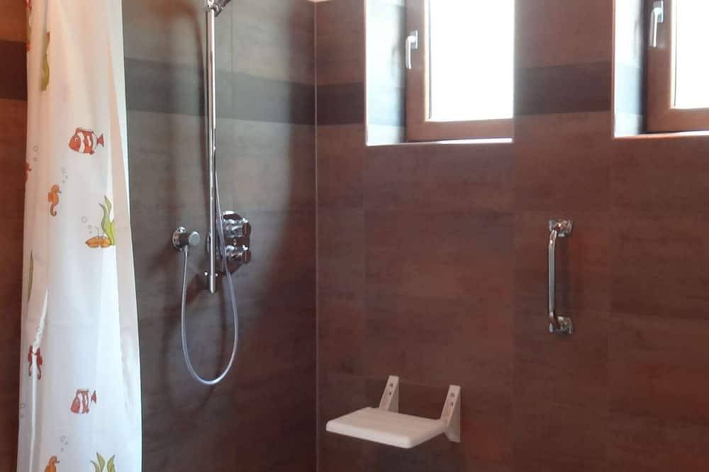 Ganze Wohnung, Ferienhaus (100m2) mit Kamin, großer Terrasse, Berg- und Seeblick in Elkeringhausen, Winterberg