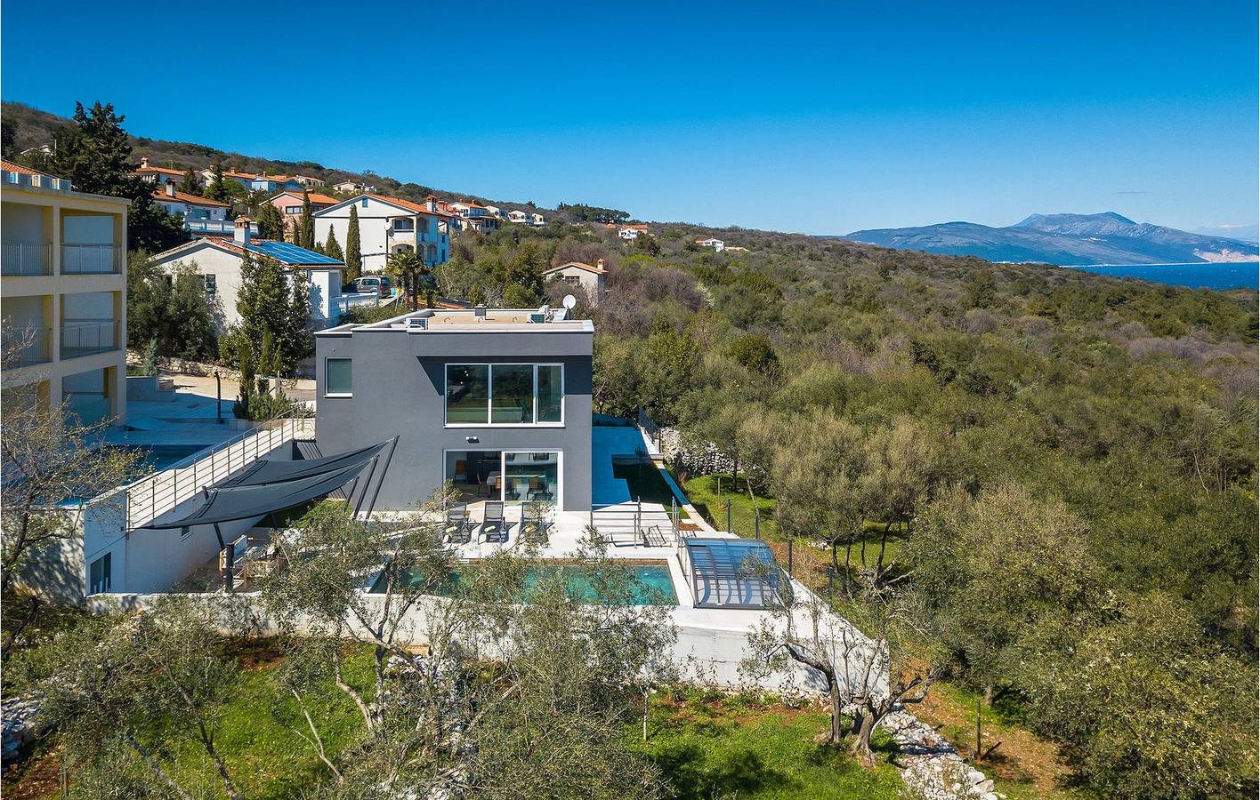 Reizende 200 m² große Wohnung mit Pool, WLAN und Zugang zum Strand in Raša, Ostküste Istrien