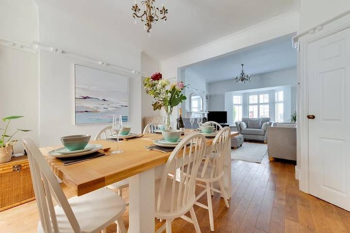Cottage for 8 people, with garden in Mumbles
