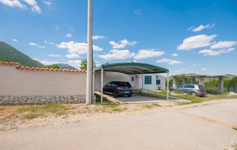 Ferienhaus für 8 Personen, mit Pool und Terrasse, mit Haustier - 1