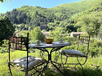 Cottage pour 2 personnes, avec jardin ainsi que terrasse et vue à Valleraugue