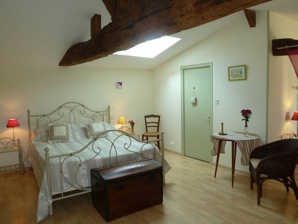 Cozy Room near Monnières City Center and La Sèvre Nantaise in Monnières, Région de Nantes