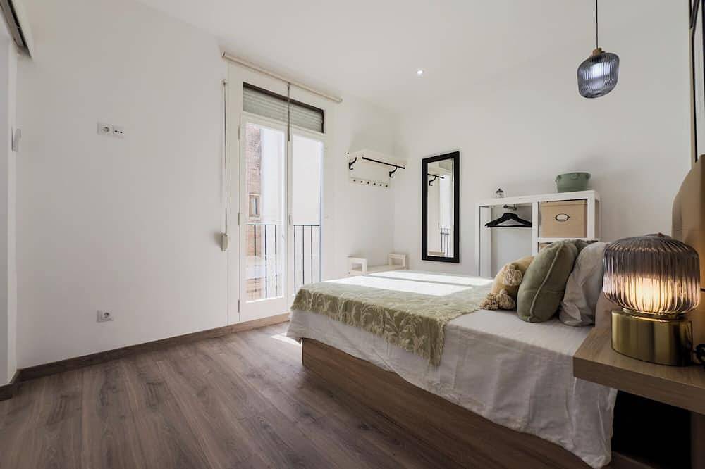 Ganze Wohnung, Apartment 2 in Ronda Sant Pau in Barcelona Zentrum, Barcelona