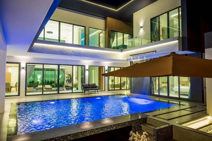 Villa pour 12 personnes, avec jardin et vue ainsi que sauna et piscine à Pattaya