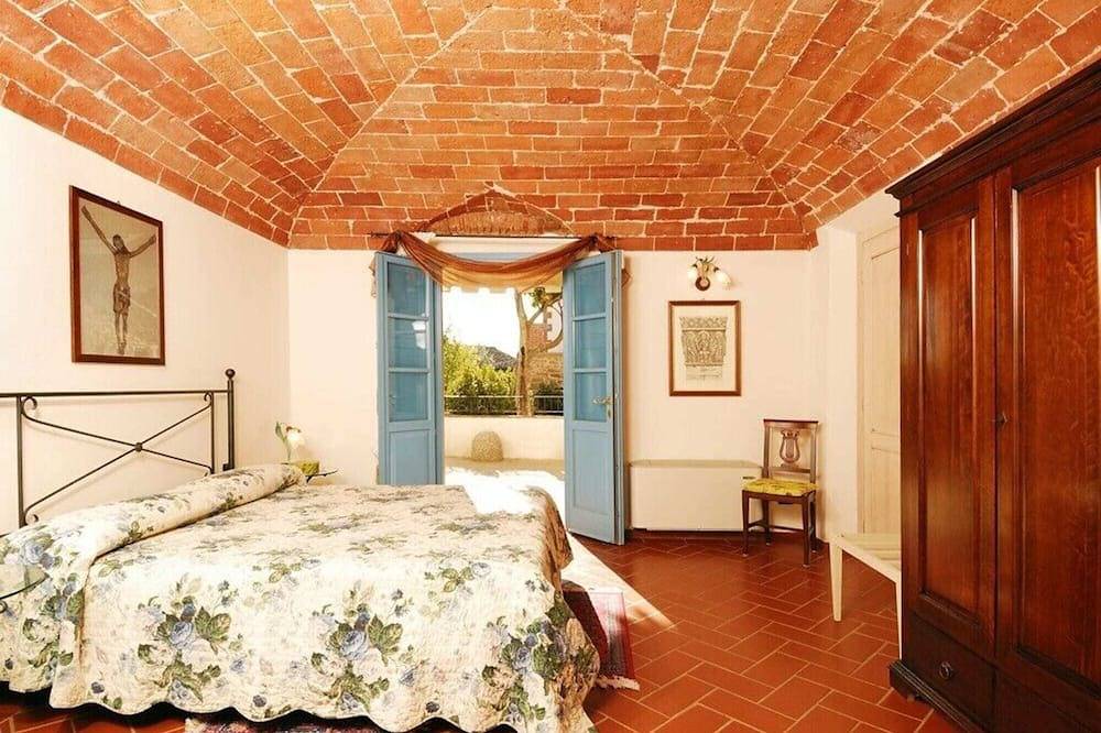 Amazing Villa With Pool 17 Bedrooms And 9 Bathrooms 20-35 People, Near Florence in Vinci, Florence Province