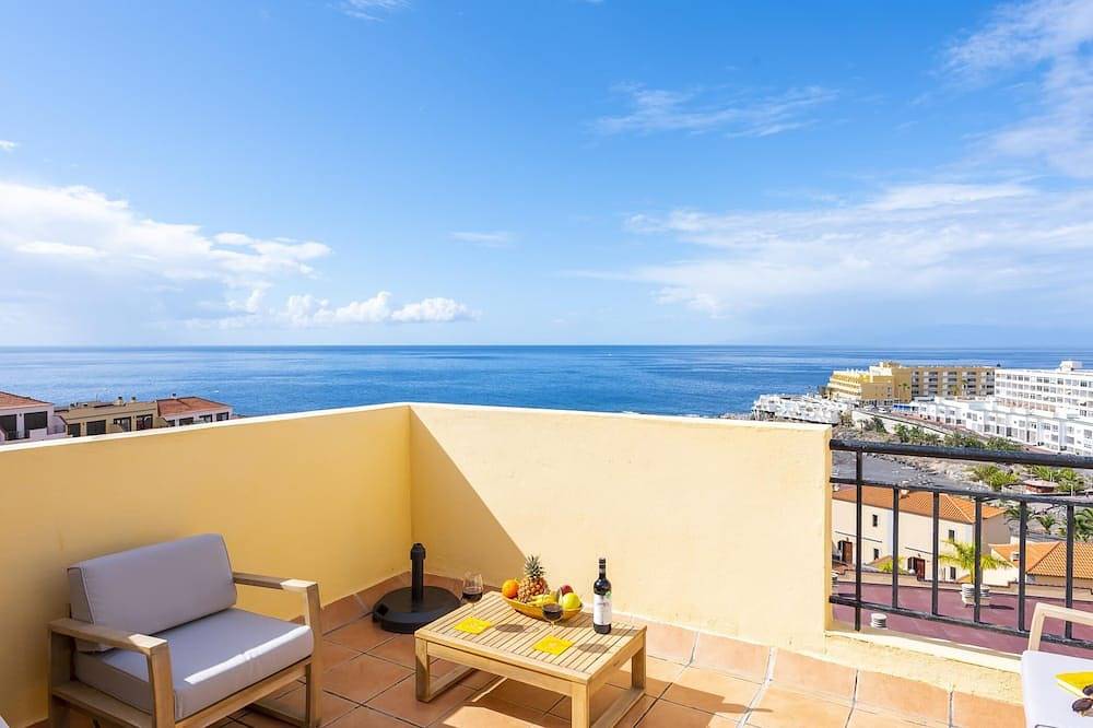 Entire apartment, 1314 Fabulous 2 Bedroom Duplex, Roof Terrace, Wifi in Playa de Ajabo, Adeje