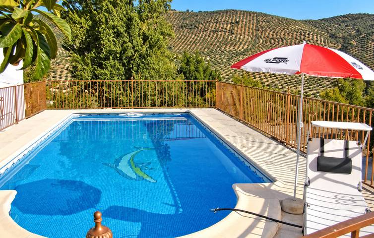 Poolterrassen-Apartment mit AC & WiFi in Iznájar, Sierras Subbéticas