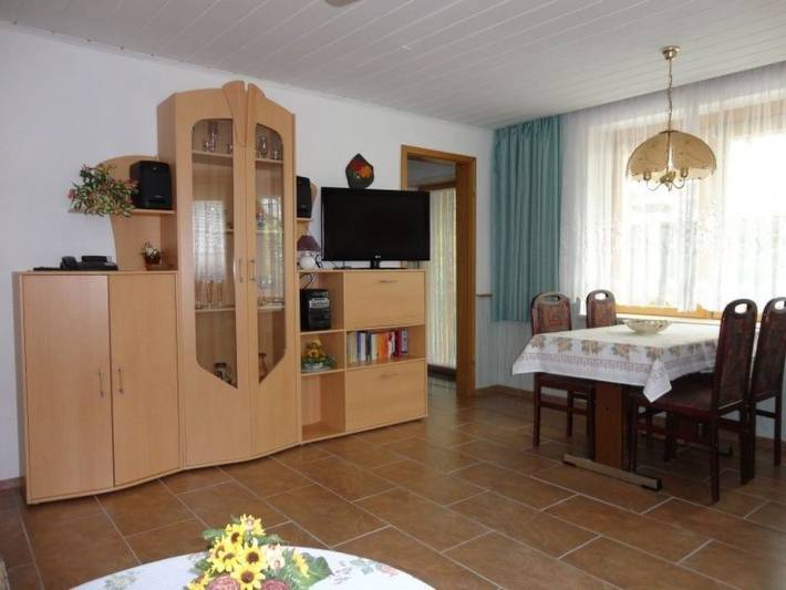 Ferienhaus für 4 Personen, mit Balkon und Terrasse sowie Garten und Kinderpool in Sehmatal - 2
