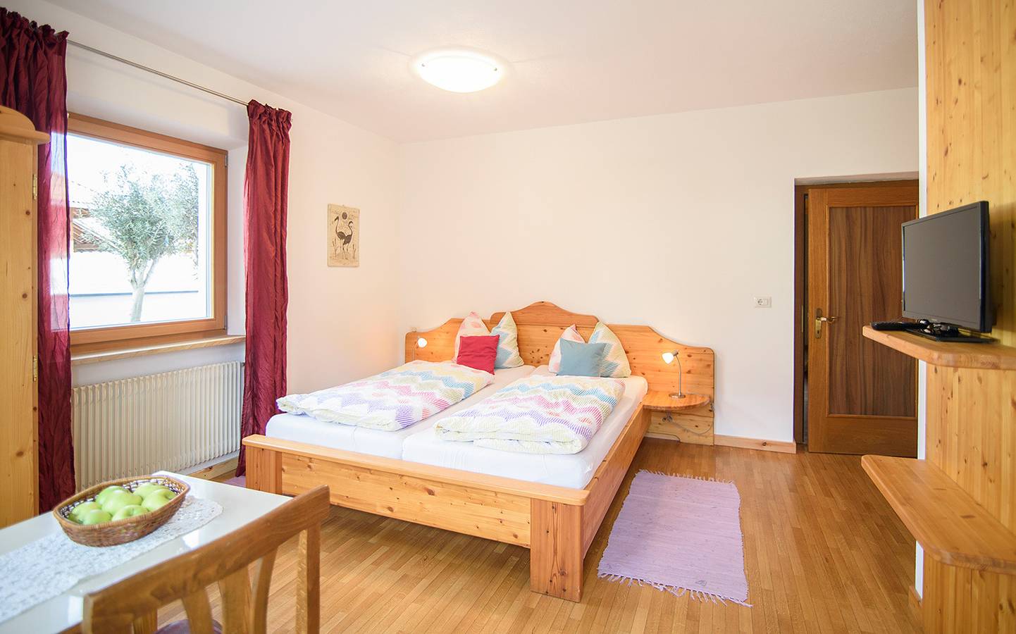 Hel studio-lejlighed, Studio Apartment 'Peter Paul  Penegal' with Mountain View and Shared Terrace in St. Pauls, Eppan an der Weinstraße