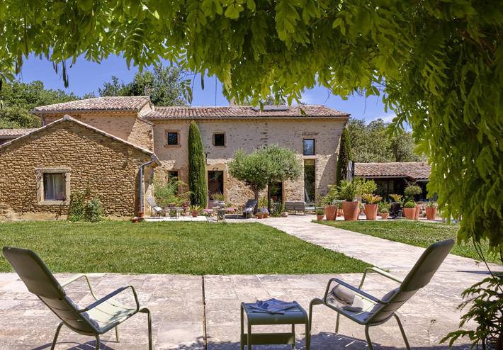Location de vacances pour 2 personnes, avec Jardin et Piscine à Grignan