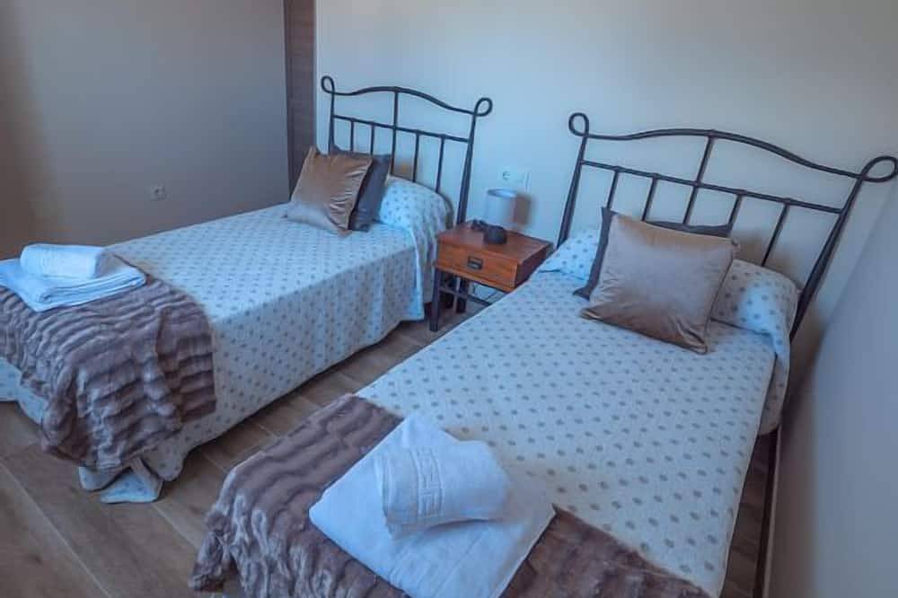 Casa Cantera del Berrocal for 8 people in Ortigosa del Monte, Segovia Province