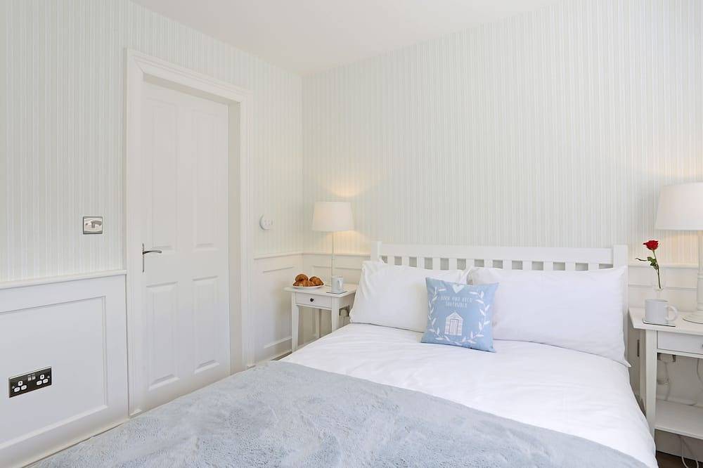 Entire apartment, The Pier - luxury hotel style, central apartment with fantastic sea views in Southwold, Waveney District