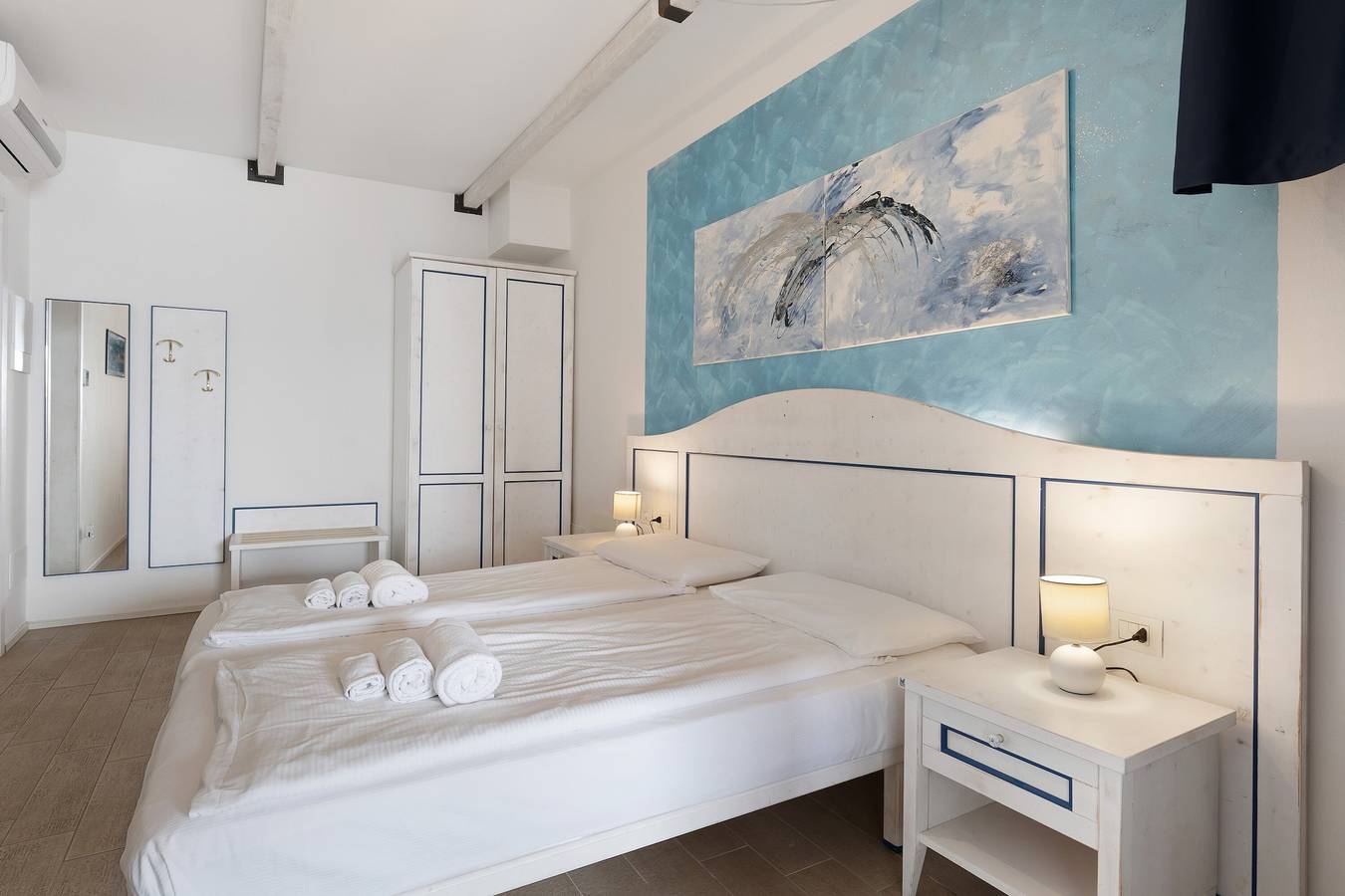 Camera 'Relais Villa Olivi Comfort Capri' con Vista Lago, Wi-Fi e Aria Condizionata in Garda, Prealpi Gardesane