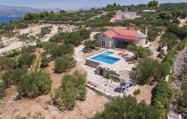 Gemütliche Ferienwohnung mit 2 Schlafzimmern, Pool, 700 m zum Strand und Parkplatz in Postira, Brac