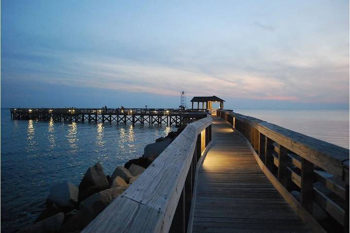 Vacation rental for 11 people, with yard and pool in Cape Charles