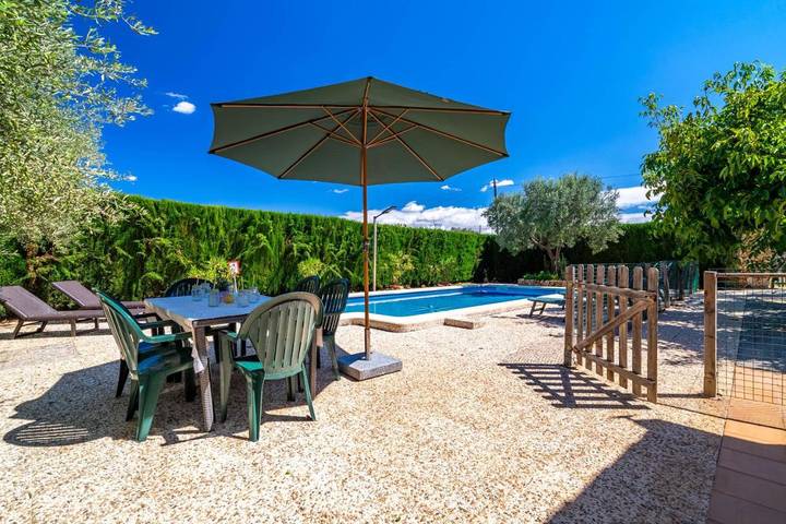 Location de vacances pour 9 personnes, avec jardin ainsi que terrasse et piscine dans Lloret De Vista Alegre - 3