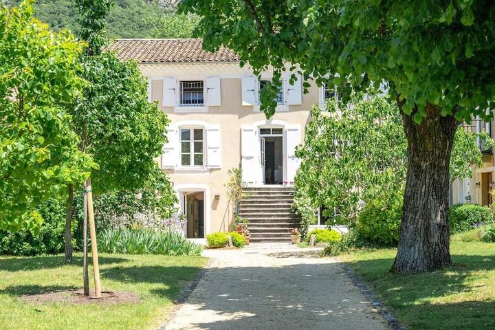 Chalet para 16 personas, con terraza además de piscina y vistas, Se admiten mascotas - 1