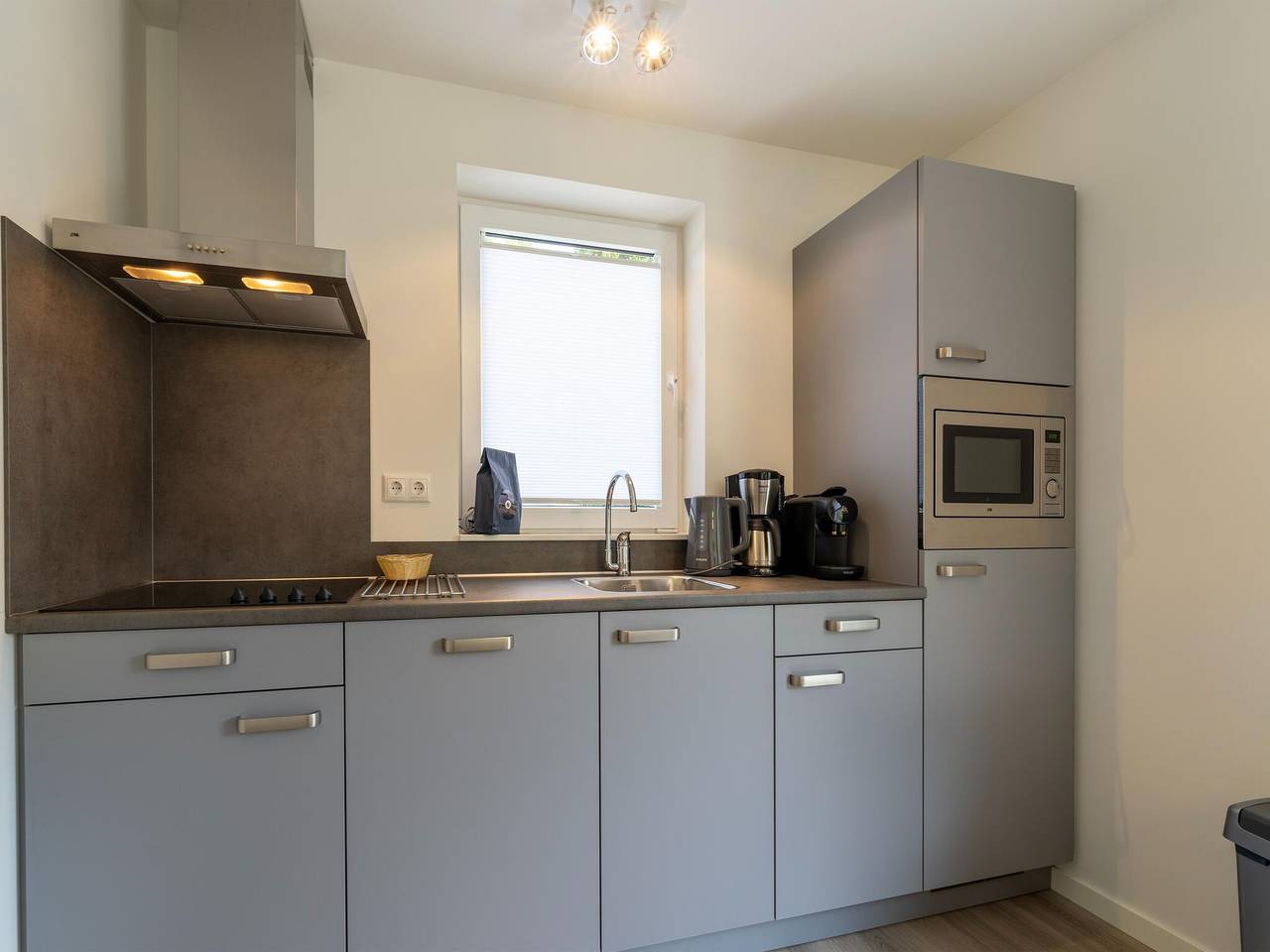 Waterside Retreat Sauna, Tuin en Vissteiger in Bernisse, Nederlandse Noordzeekust