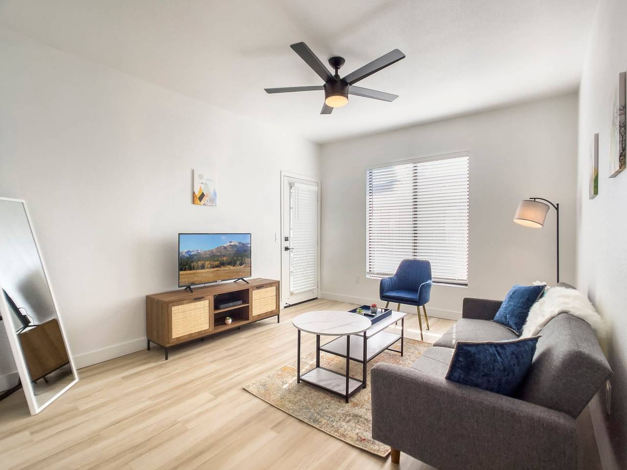Entire apartment, Cozysuites 1Br 1Ba Oasis at Kierland Commons in Phoenix, Maricopa County
