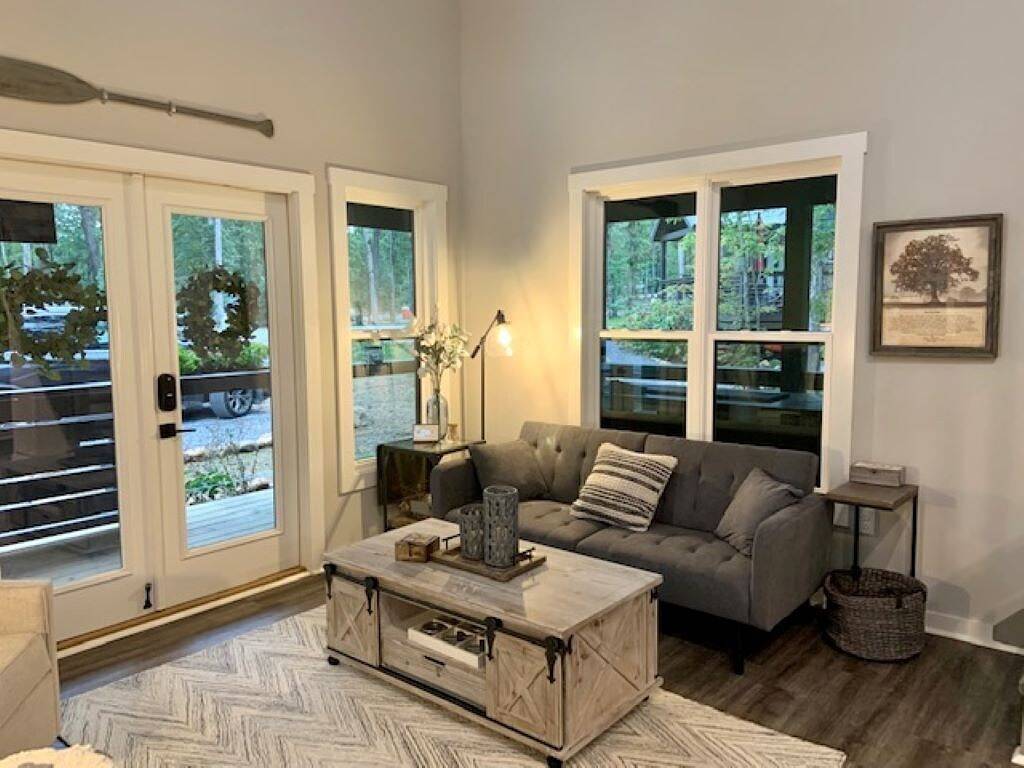 Swordfish Suite Dog friendly- Pup Shed Retreat in Grundy County