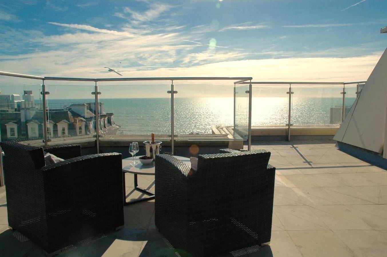 Ganze Wohnung, Brighton Beach City Penthouse  Sea Views   Balcony in Brighton, Sussex