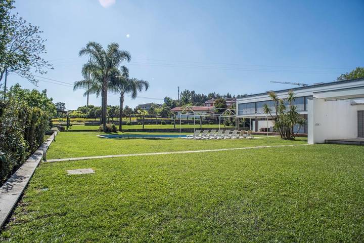 Location de vacances pour 4 personnes, avec Balcon et Jacuzzi ainsi que Terrasse et Jardin dans Briteiros