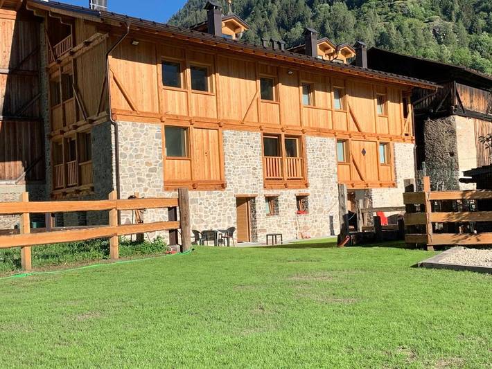 Appartamento per 5 persone, con Idromassaggio e Giardino nonché Panorama a Pellizzano