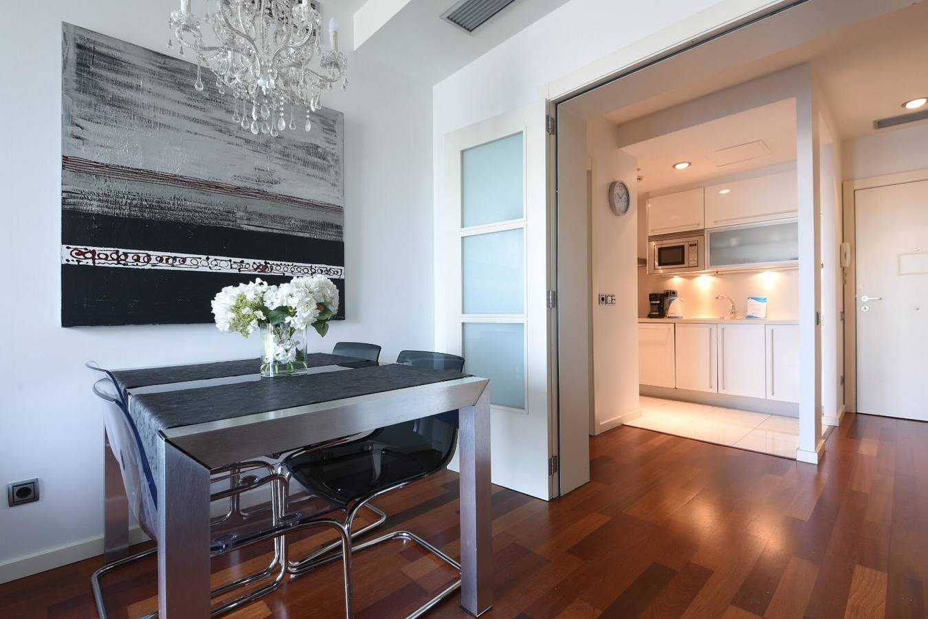Entire apartment, Holiday apartment for 3 people with balcony in Barcelona Centre, Barcelona