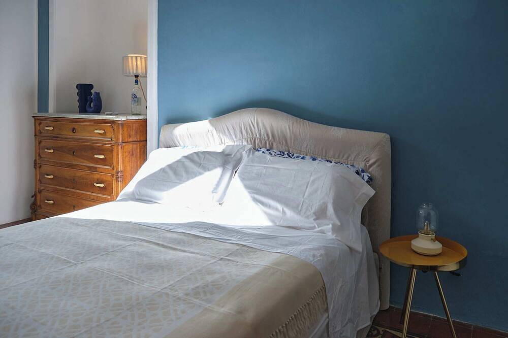 Apartamento entero, At 40 meters from the beach, it offers bright rooms with balconies and a private garage. in Pizzo, Provincia de Vibo Valentia