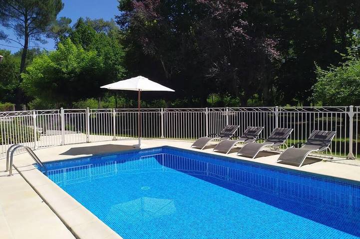 Location de vacances pour 4 personnes, avec Jardin et Piscine à Noaillan