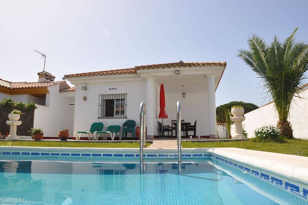 Beautiful two bedrooms holiday villa fully self contained with private swimming in Sancti Petri, Chiclana de la Frontera